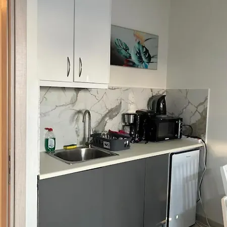 άνετο πολυτελές *