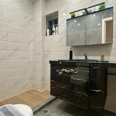 άνετο πολυτελές *